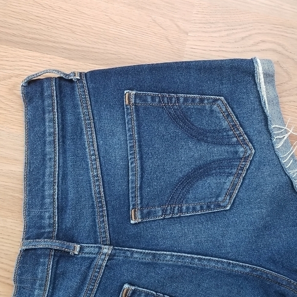 HOLLISTER High Rise Short Short Line Raw Folded Hemline size 5 - Picture 6 of 8
